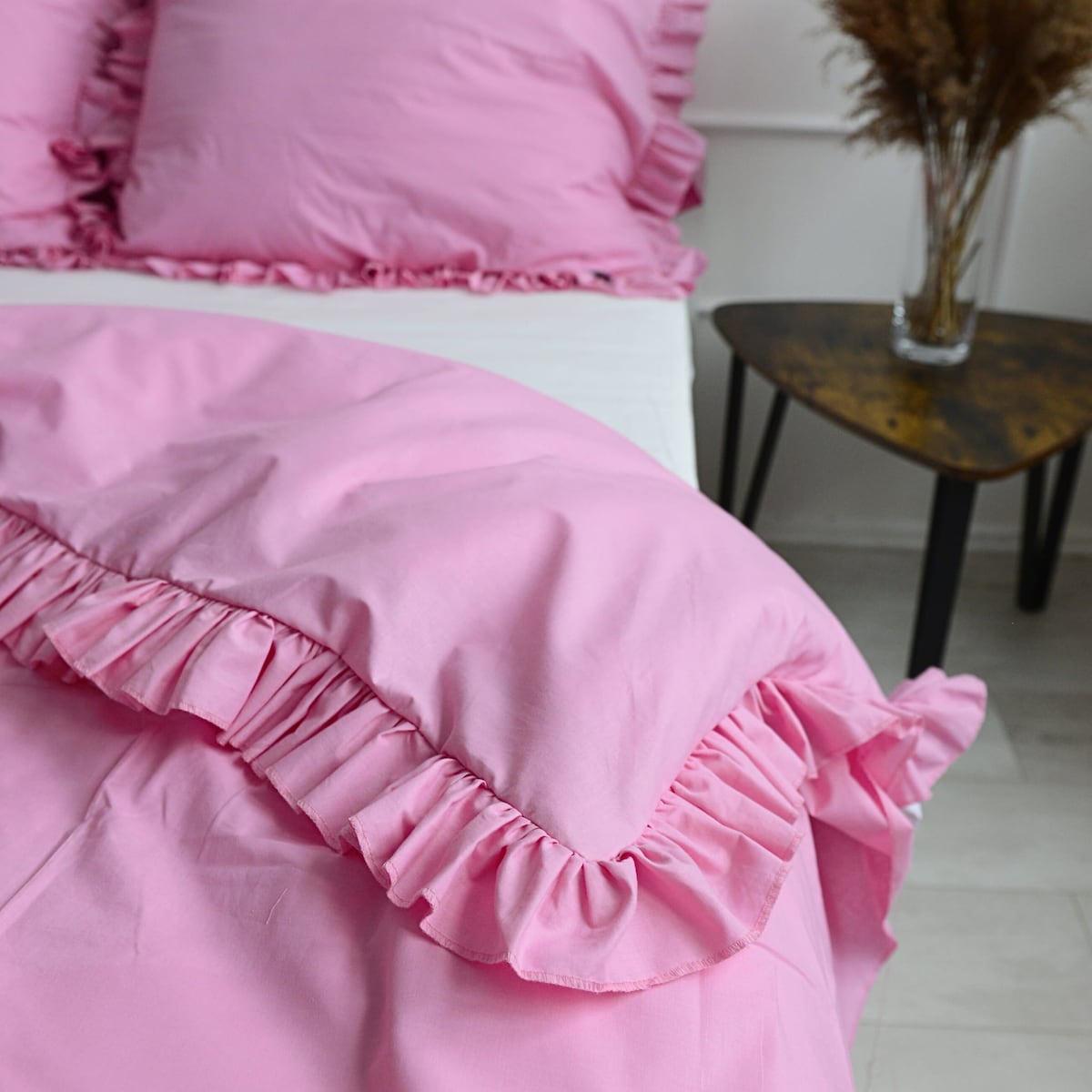 Pościel Bawełniana Z Ozdobną Falbanką Zestaw Komplet Do Sypialni Różowa 160X200 Cm + 2 Poduszki 70X80 Cm