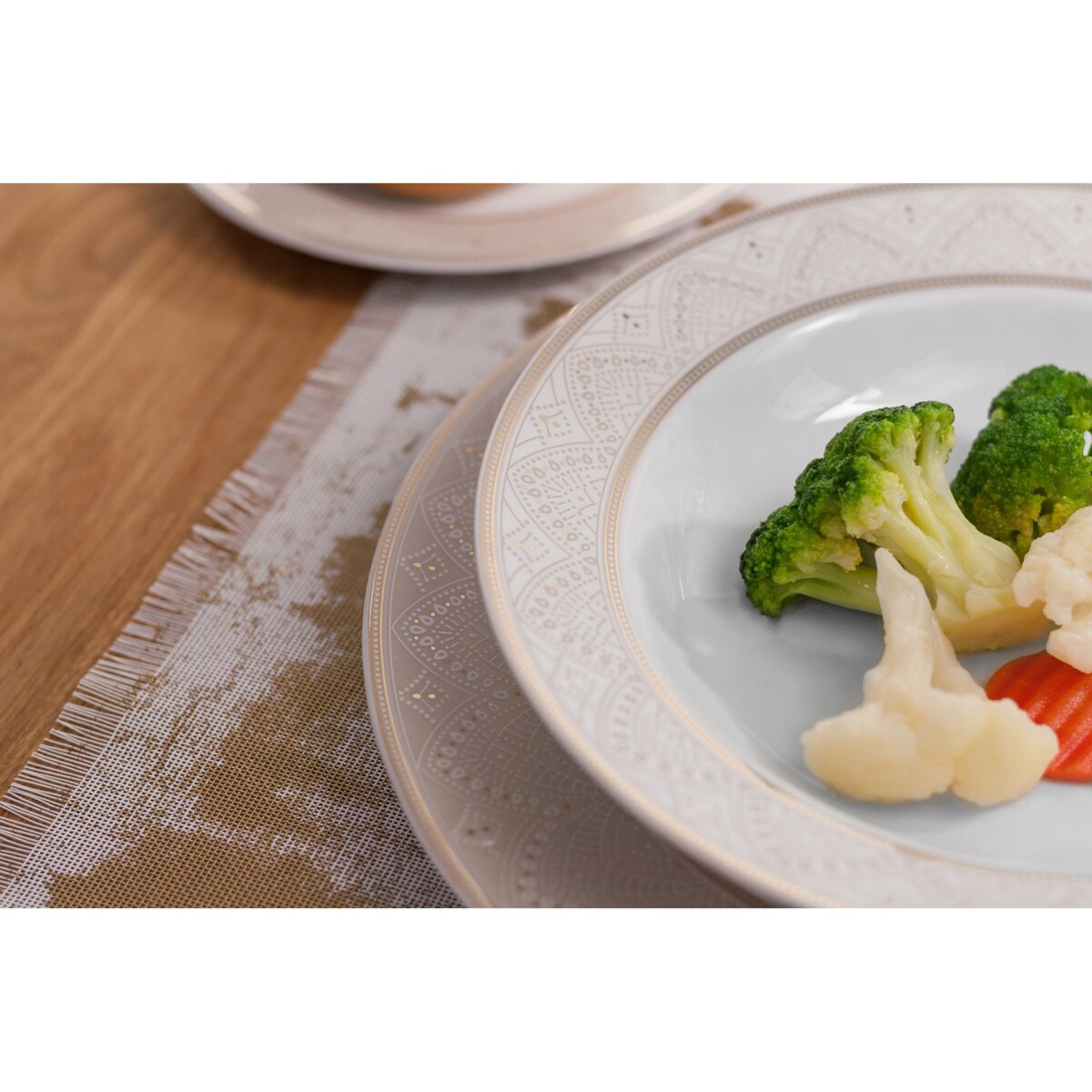 Serwis obiadowy dla 12 osób 44 el. Yvonne Lea Złota G620