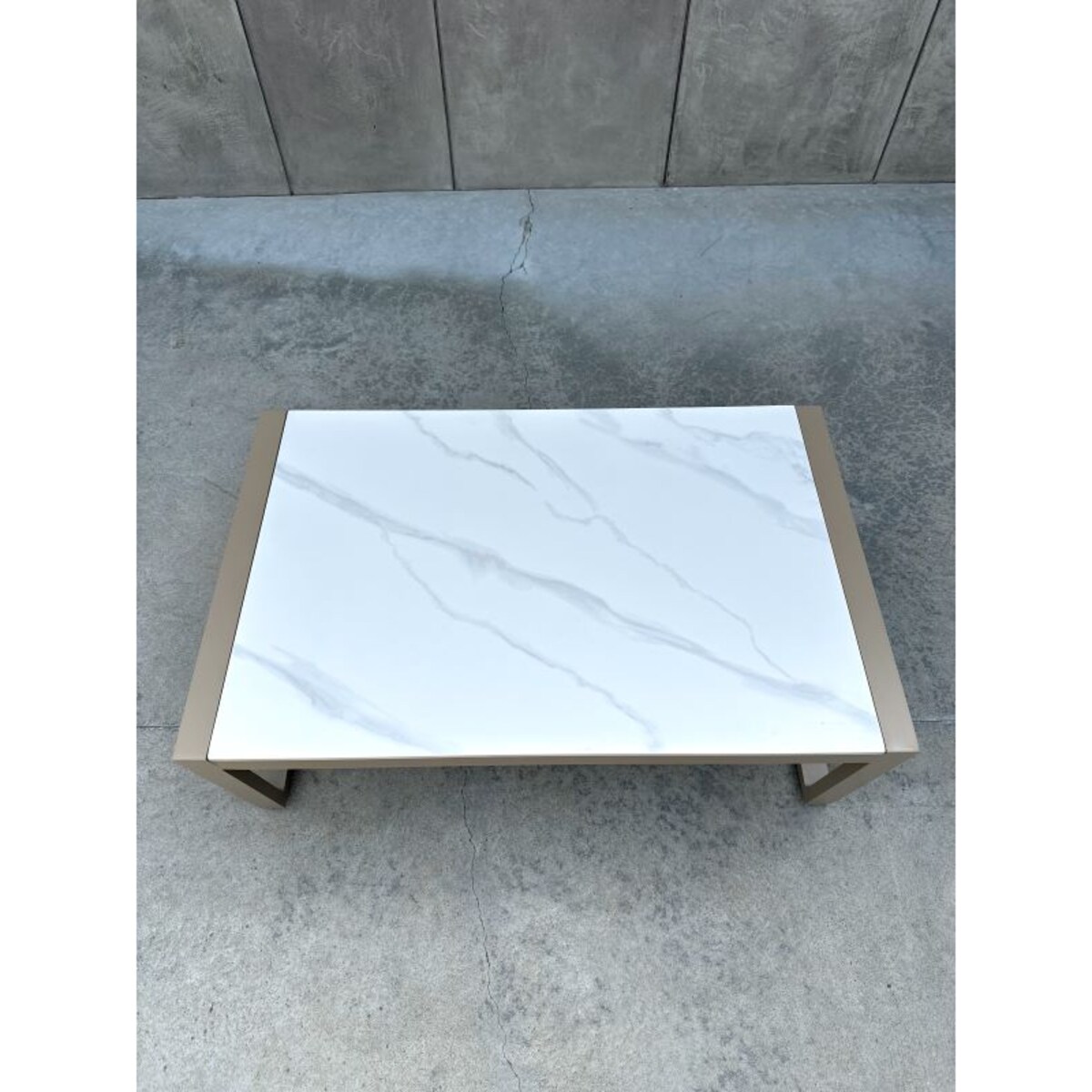 STOLIK ALUMINIOWY MAKSYMO SZAMPAŃSKI