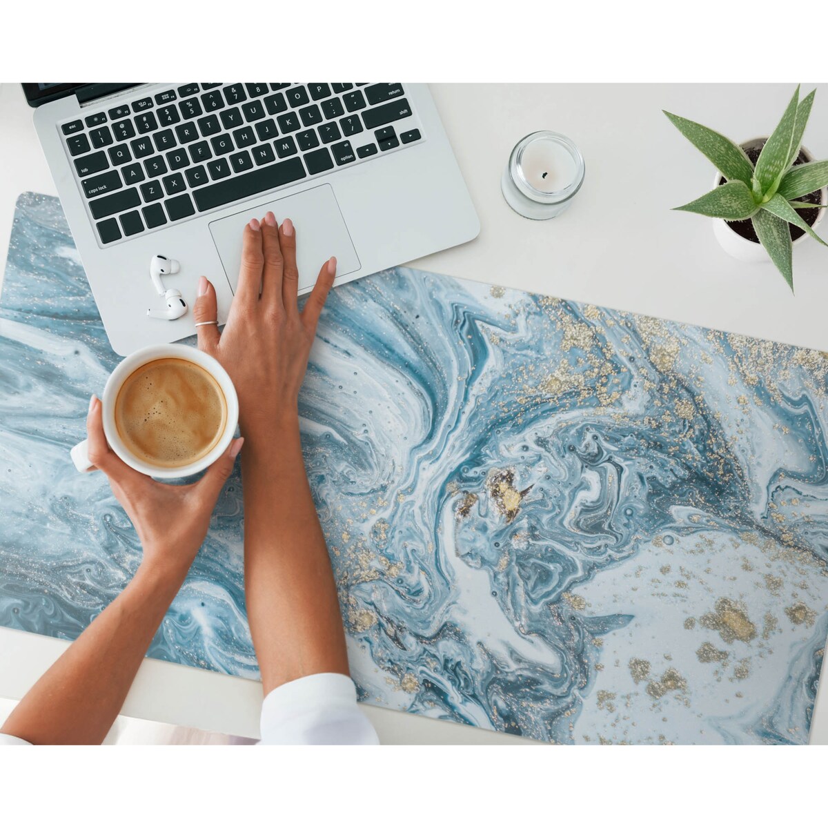 Niebieska mata na biurko Marmurowe fale, 100x50 cm