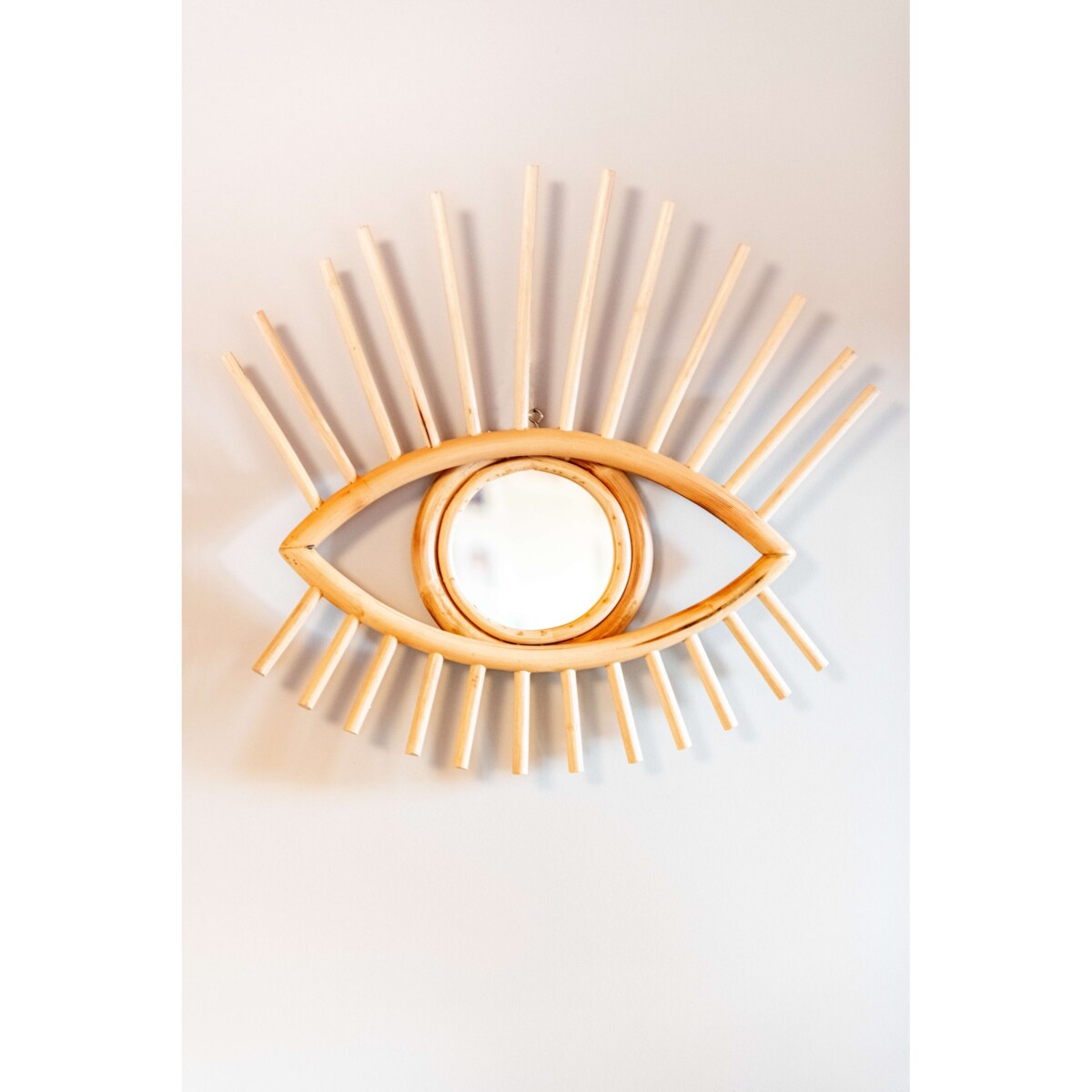 Rattanowe lustro EYE w rozmiarze M