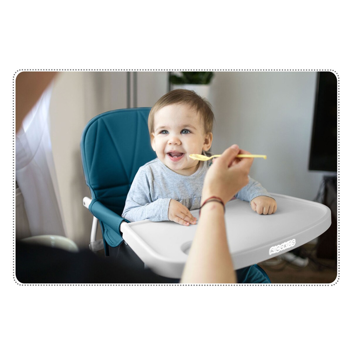 Krzesełko do karmienia Ricokids Nuco lekkie składane podnóżek 7097