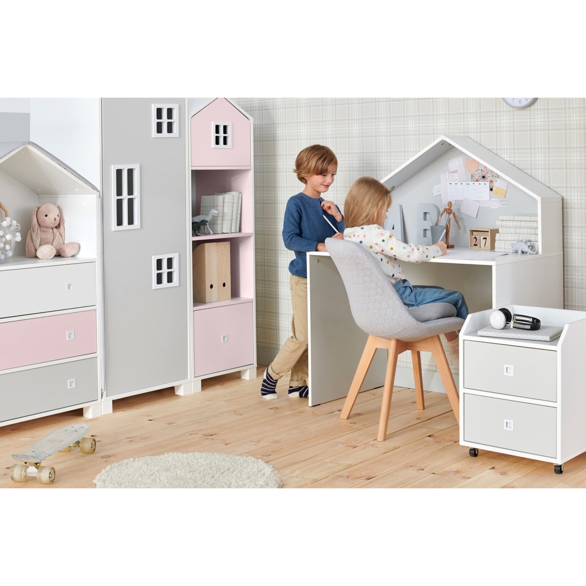 KONSIMO MIRUM Różowy regał z szufladą w kształcie domku dla dziewczynki