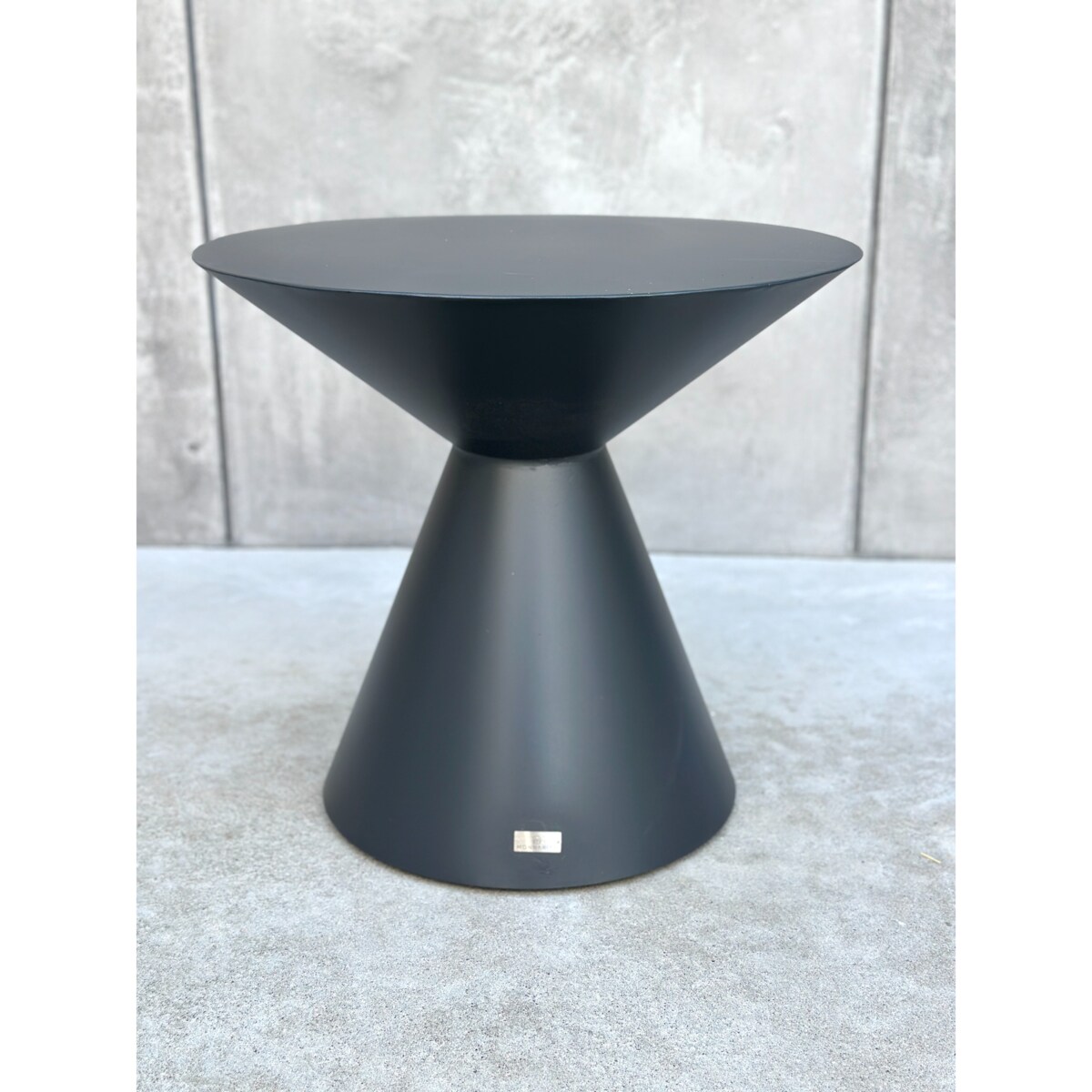 ALUMINIOWY STOLIK MATTEO W KOLORZE SZARYM