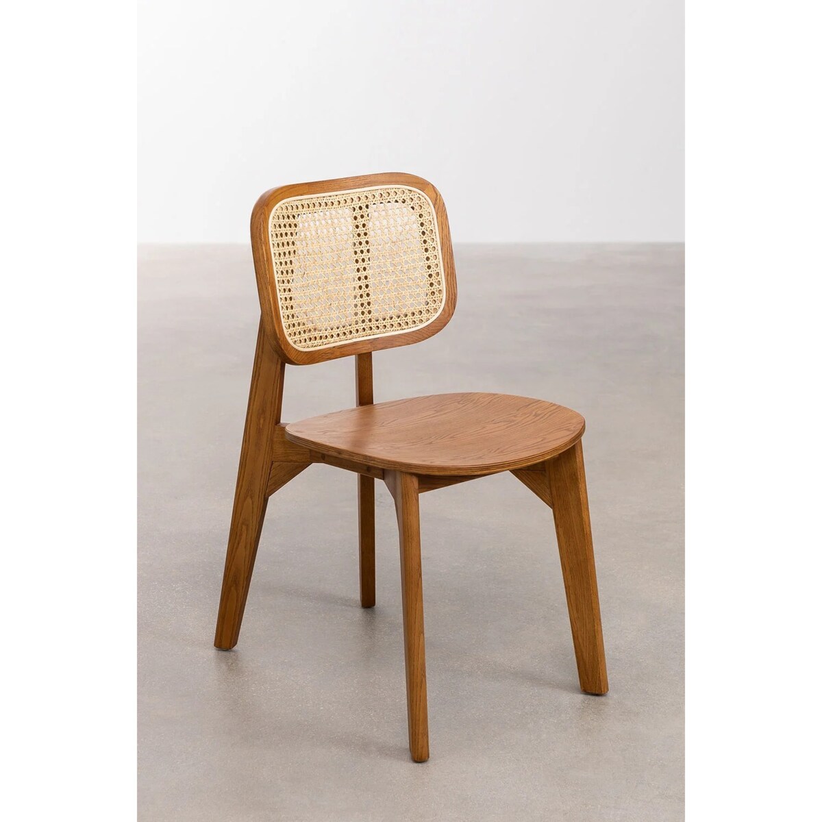 Krzesło drewniane z plecionką orzech Formic