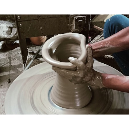 DONICZKA OSŁONKA DZBANEK wisząca terakota okrągła czarna donica do salonu