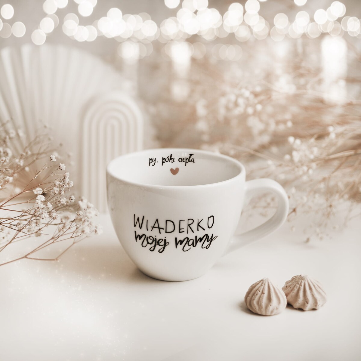 Biały kubek porcelanowy 500 ml - zabawny napis wiaderko mojej mamy dla mamy na Dzień Mamy