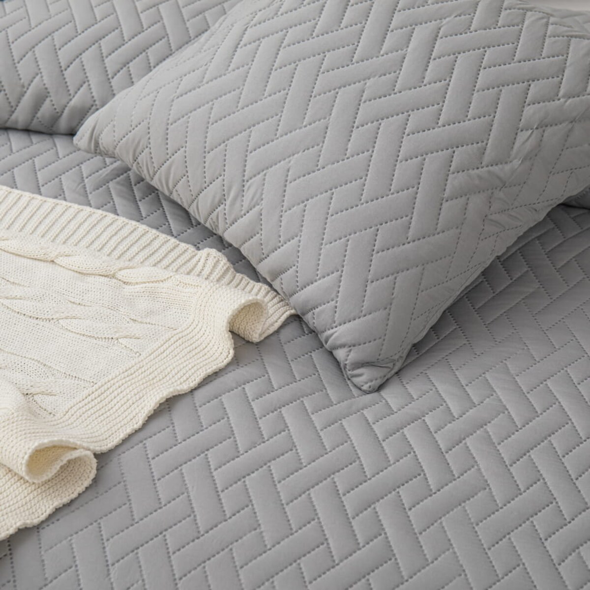 Szara Narzuta Pikowana na Łóżko 140 x 200 Dash