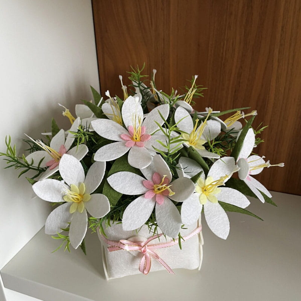 Kwiaty w koszyku DIY - Orchidee białe