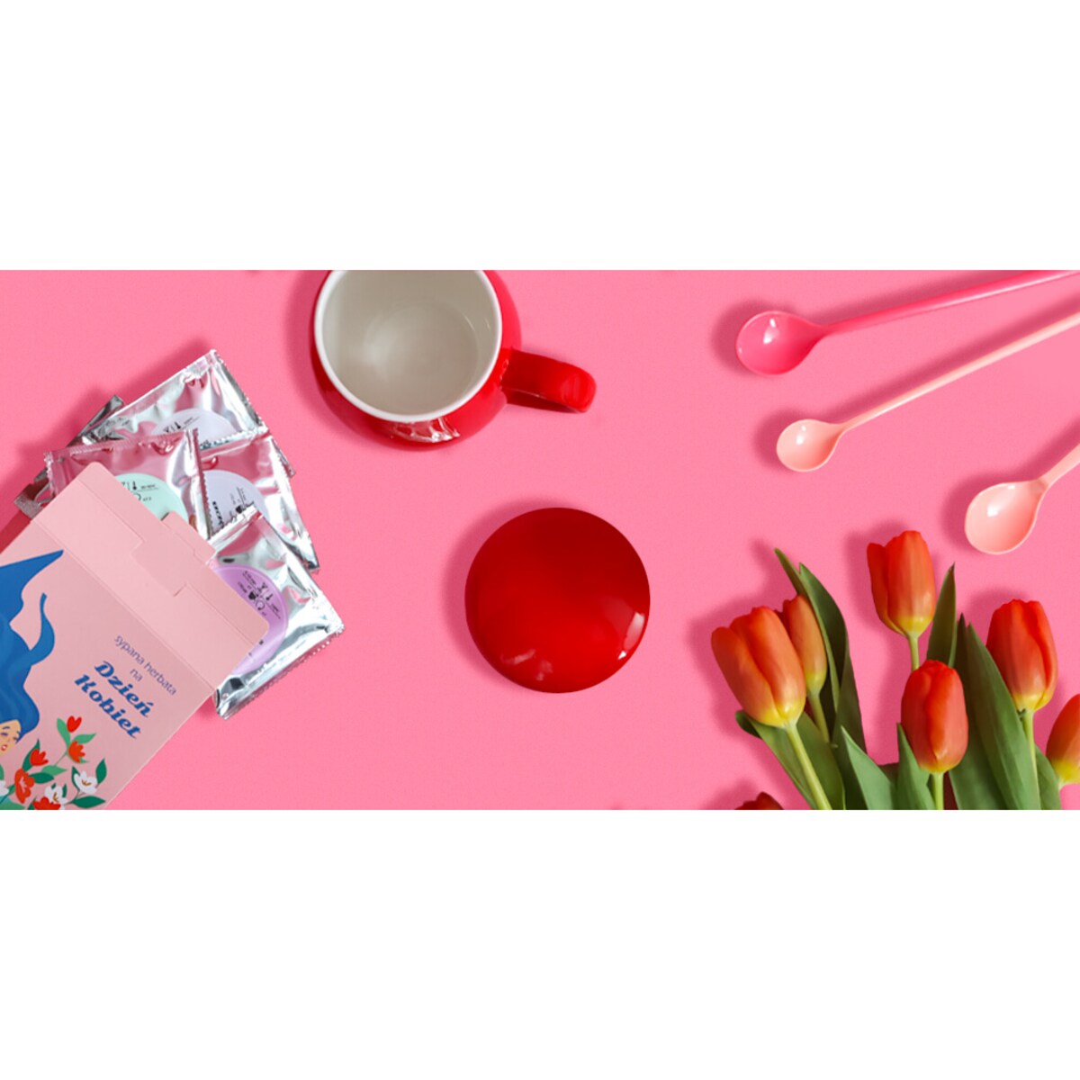 Zestaw prezentowy dla Niej. Box z herbatą na Dzień Kobiet na prezent upominek. Zestaw 10 herbat liściastych, czerwony kubek z zaparzaczem i pokrywką, czekoladowe lizaki