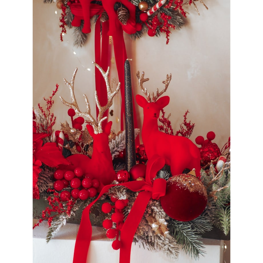 Kompozycja na stół podłużna czerwień renifery świeca