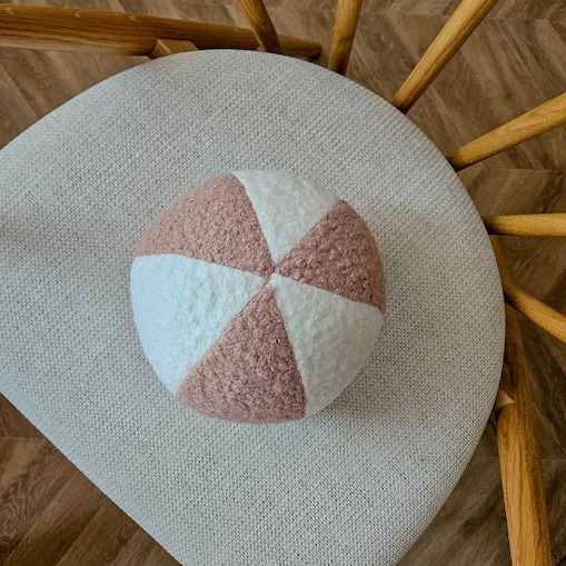 Poduszka SOFT LOOP | biało - różowa mała kula