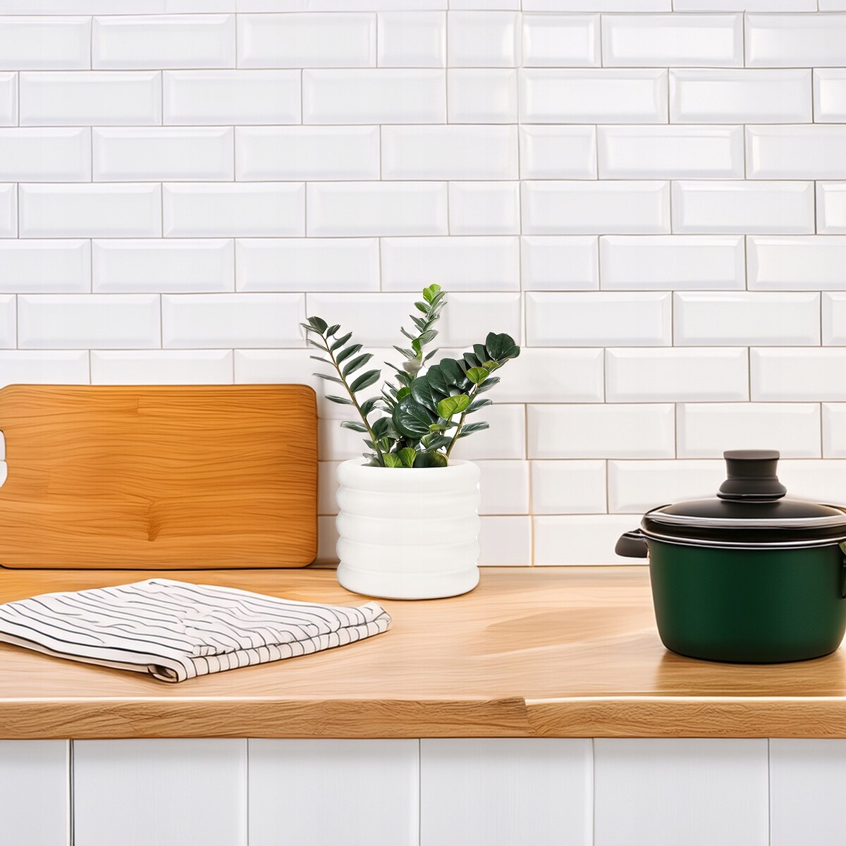 DONICZKA BIAŁA CERAMICZNA 15cm do domu salonu kwiatów osłonka na parapet