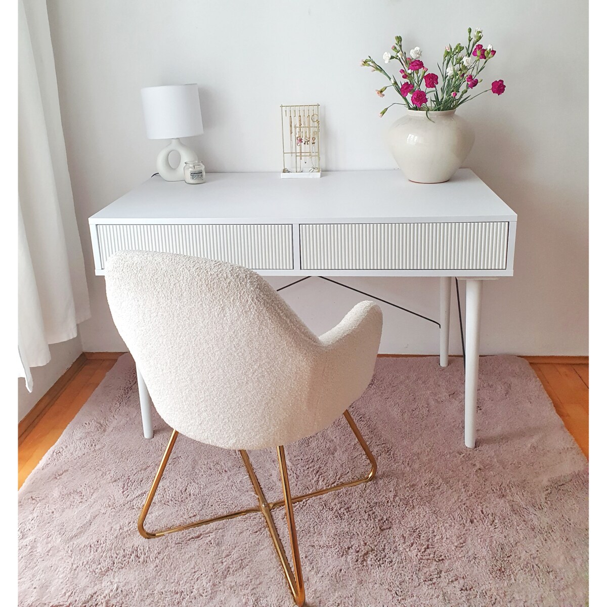 BIURKO BIAŁE MATOWE Z RYFLOWANYMI SZUFLADAMI