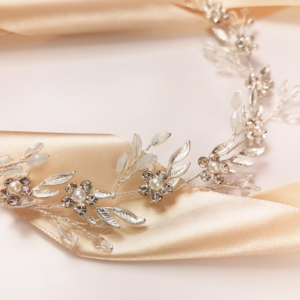 Gałązka ślubna BIŻUTERYJNA z listkami i kwiatami