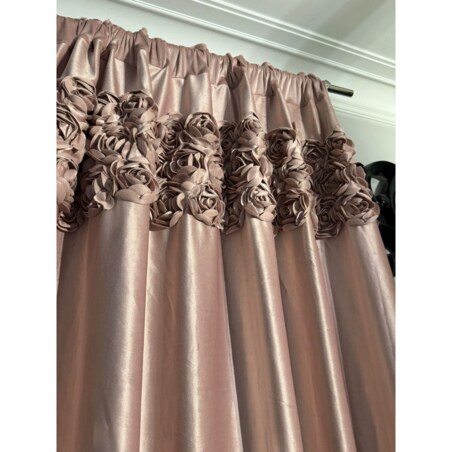 Zasłona welurowa "royal roses" z wyszywanymi różami 140x250 cm przelotka | róż