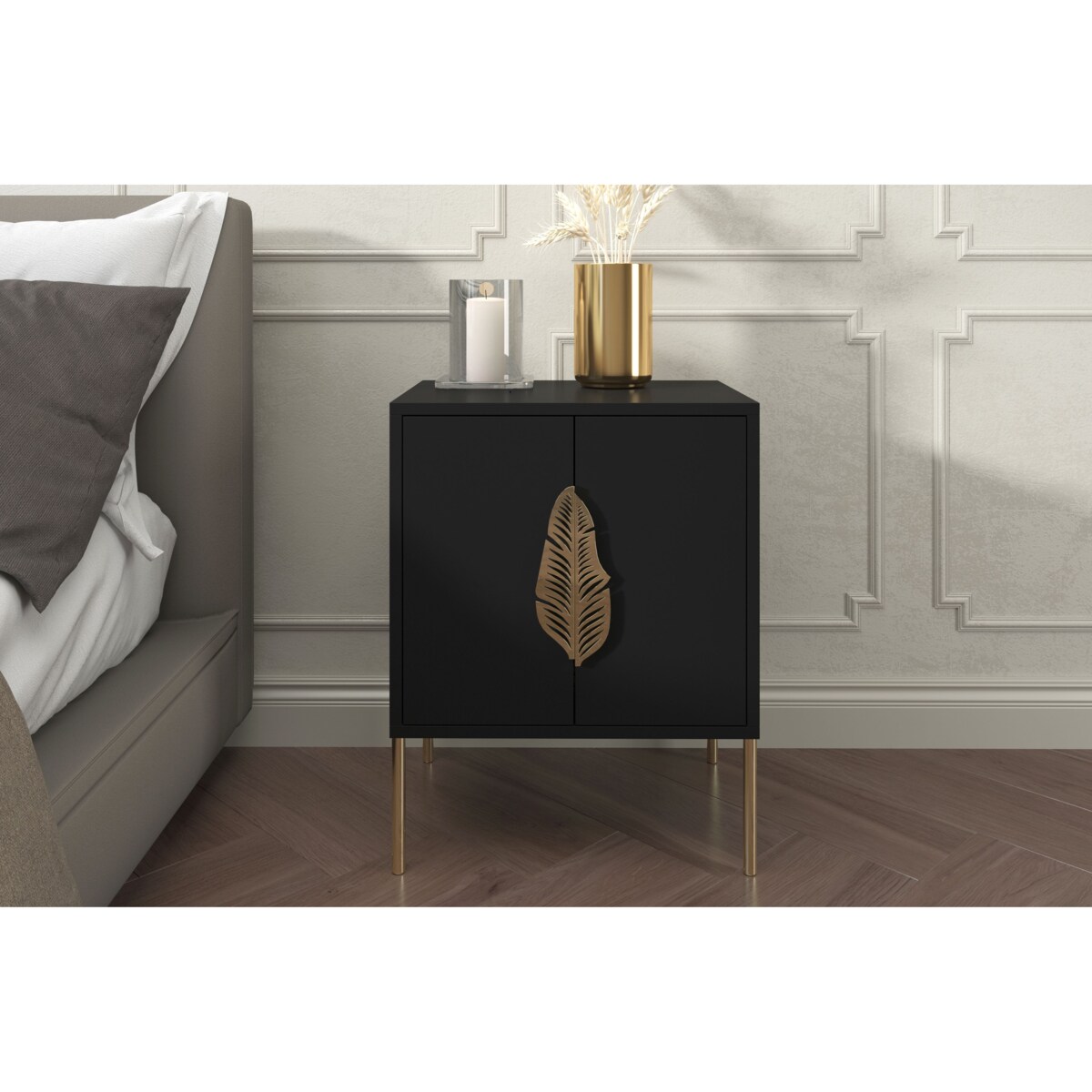 Czarna szafka nocna Skandica MERLIN ze złotymi dodatkami
