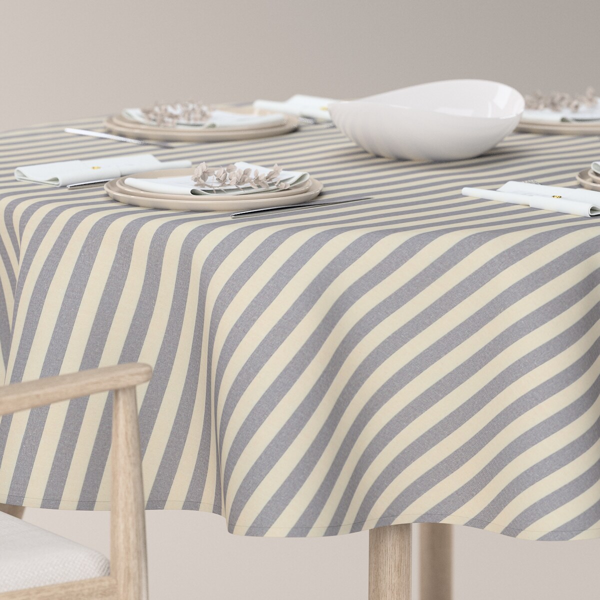 Obrus okrągły 130 x 130 cm granatowo-białe pasy (1,5cm)