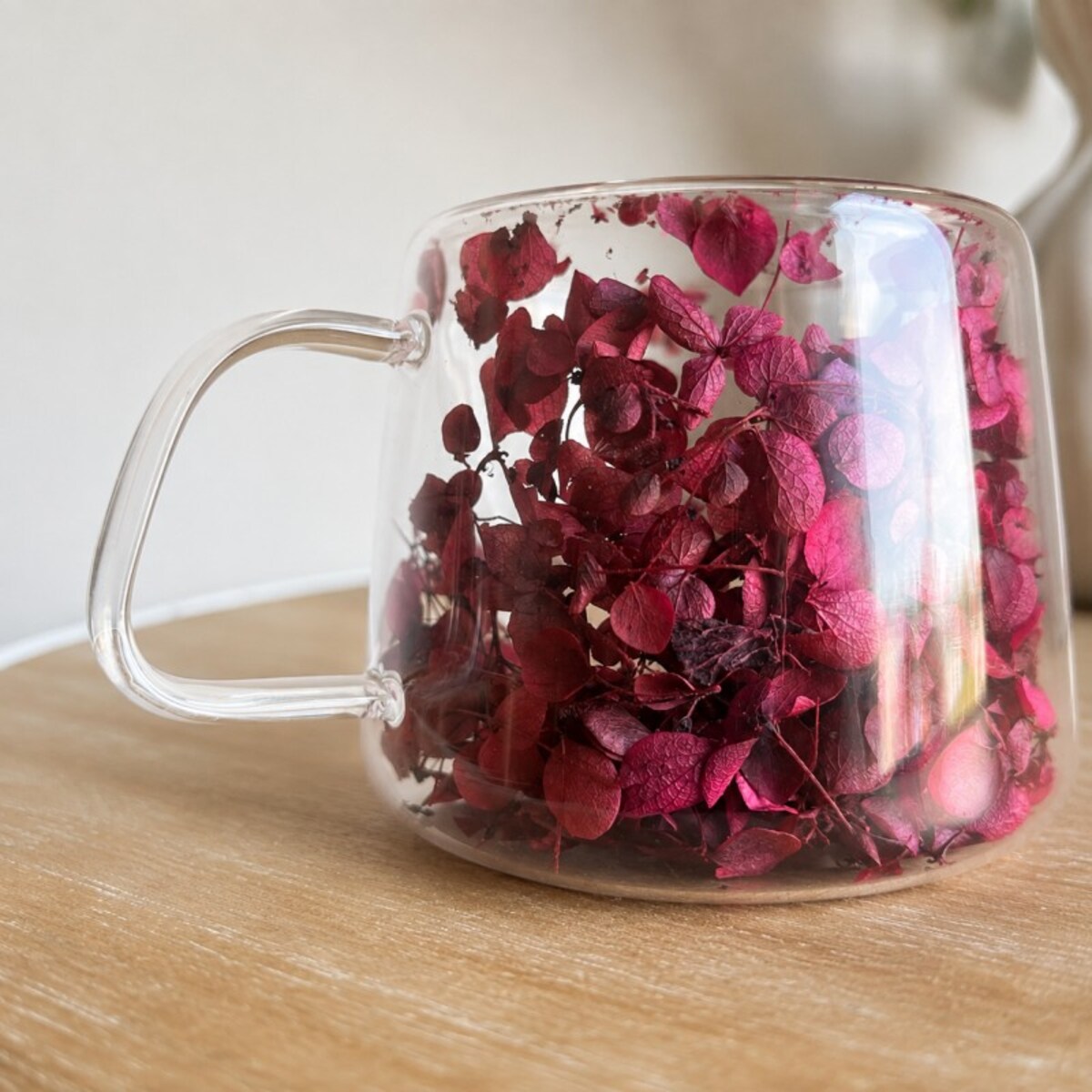 Szklanka termiczna z kwiatami w środku, pełna hortensji, burgund bordo180 ml 1szt SZK219