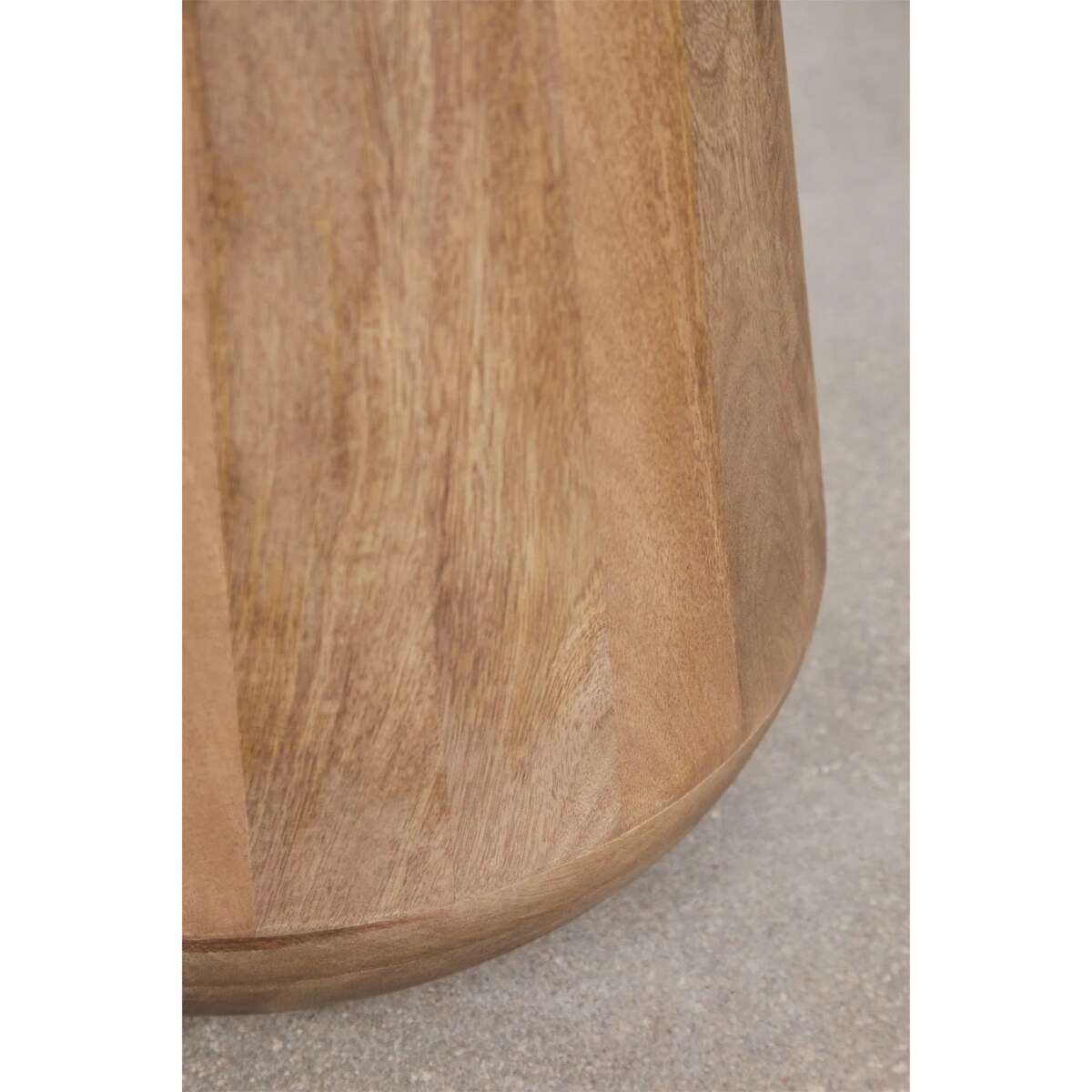 Okrągły stolik boczny Naiara Ø50 cm z drewna mango
