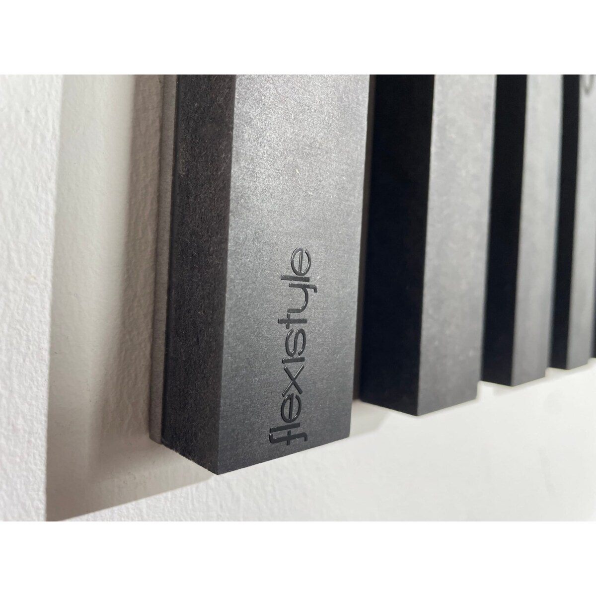 Drewniany wieszak na klucze Lamele 30cm czarny