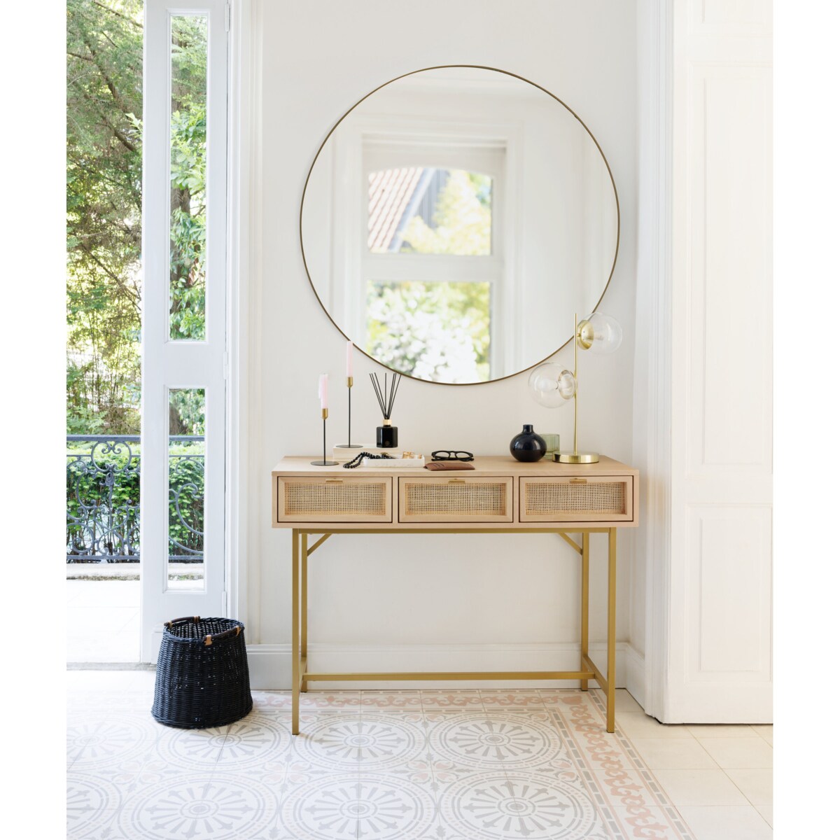 Wąska konsola boho RAYO z 3 szufladami i plecionką wiedeńską