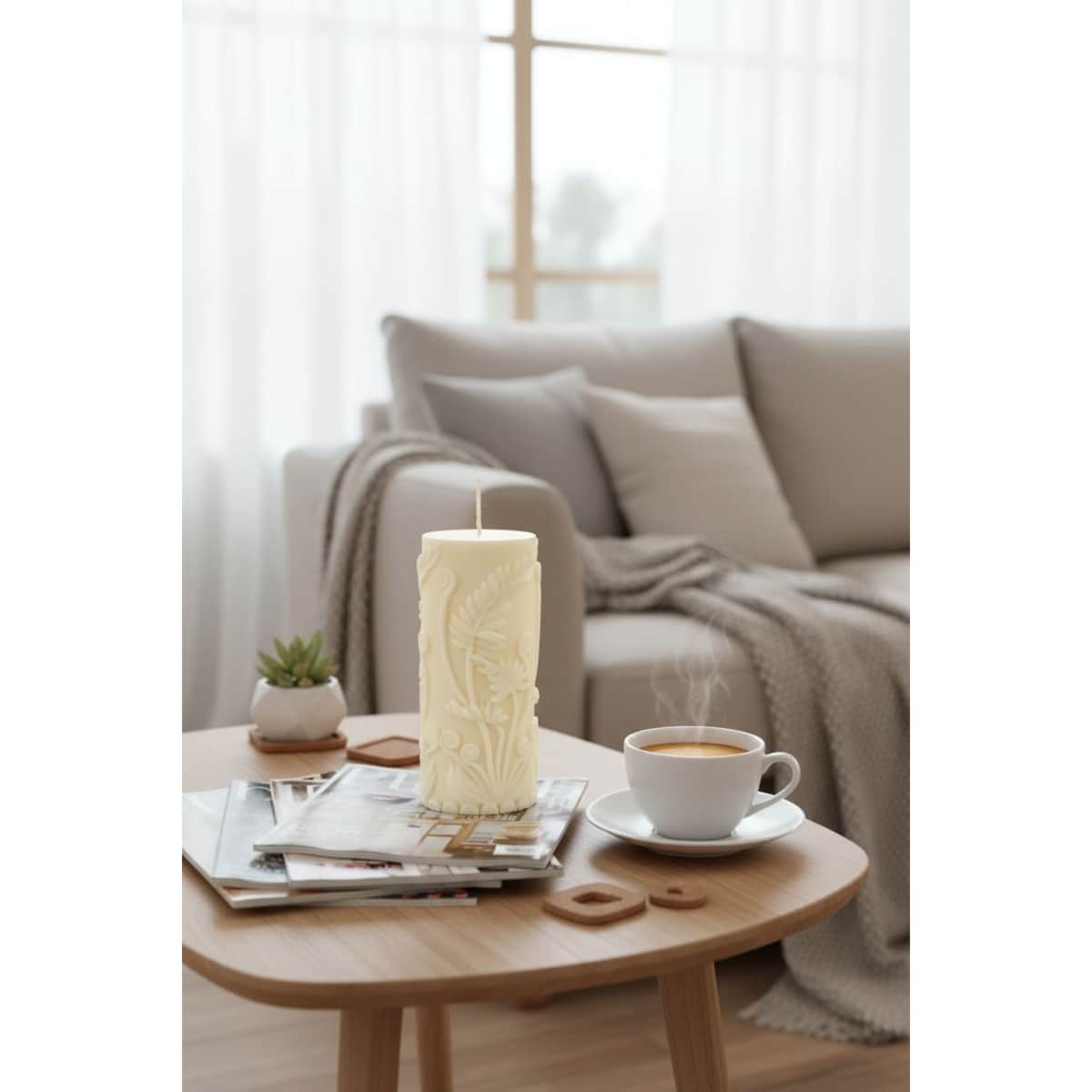 Świeca sojowa Flower Pillar – ręcznie robiona dekoracja z kwiatowym motywem