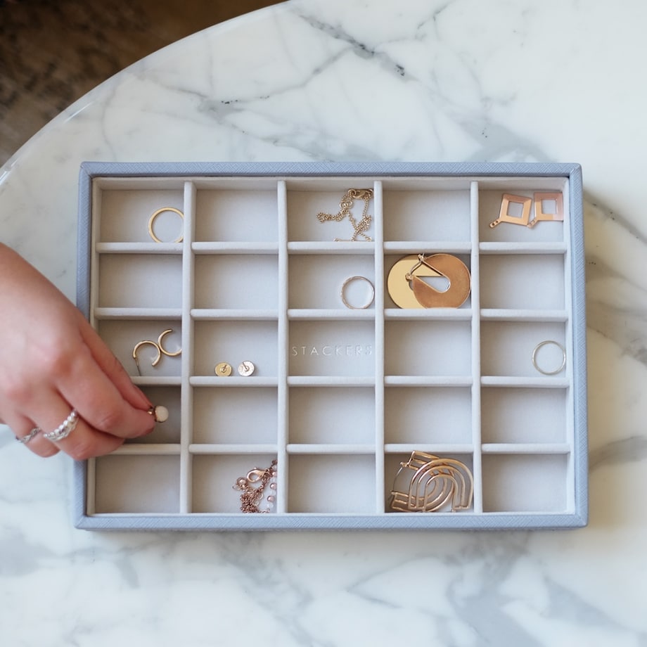 Szkatułka na biżuterię Stackers 25 komorowa classic szaroniebieska