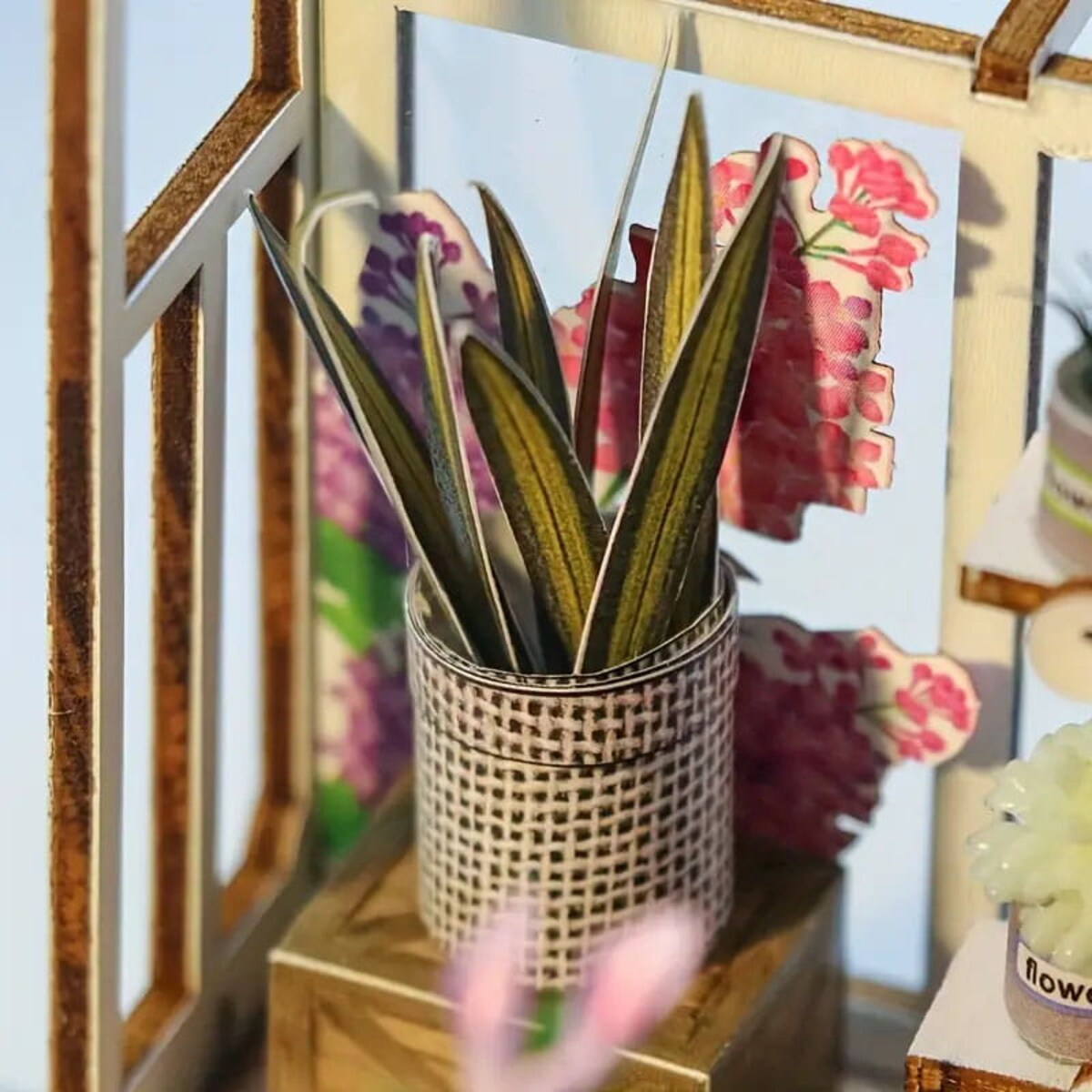 Miniaturowy domek Book Nook - Biała oranżeria