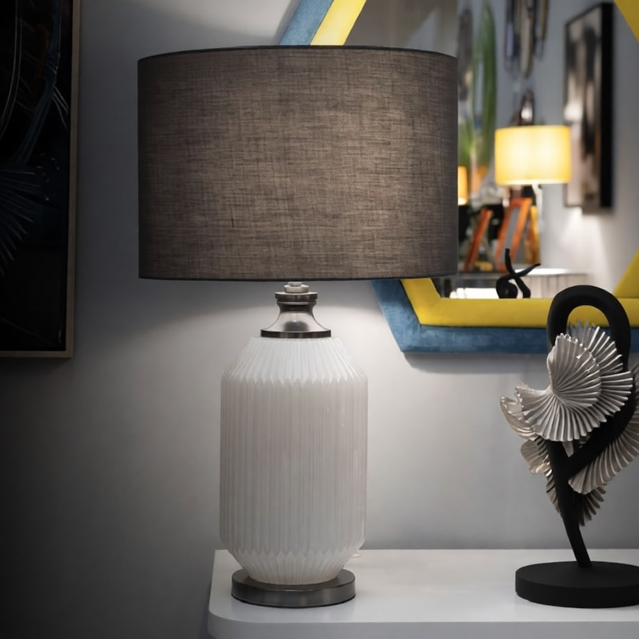 Lampa stołowa Brighty, kolor biały i szary, szkło i żelazo, 37,5 x 37,5 x 65 cm, 1 x E27, styl nowoczesny, do salonu i sypialni, Mauro Ferretti