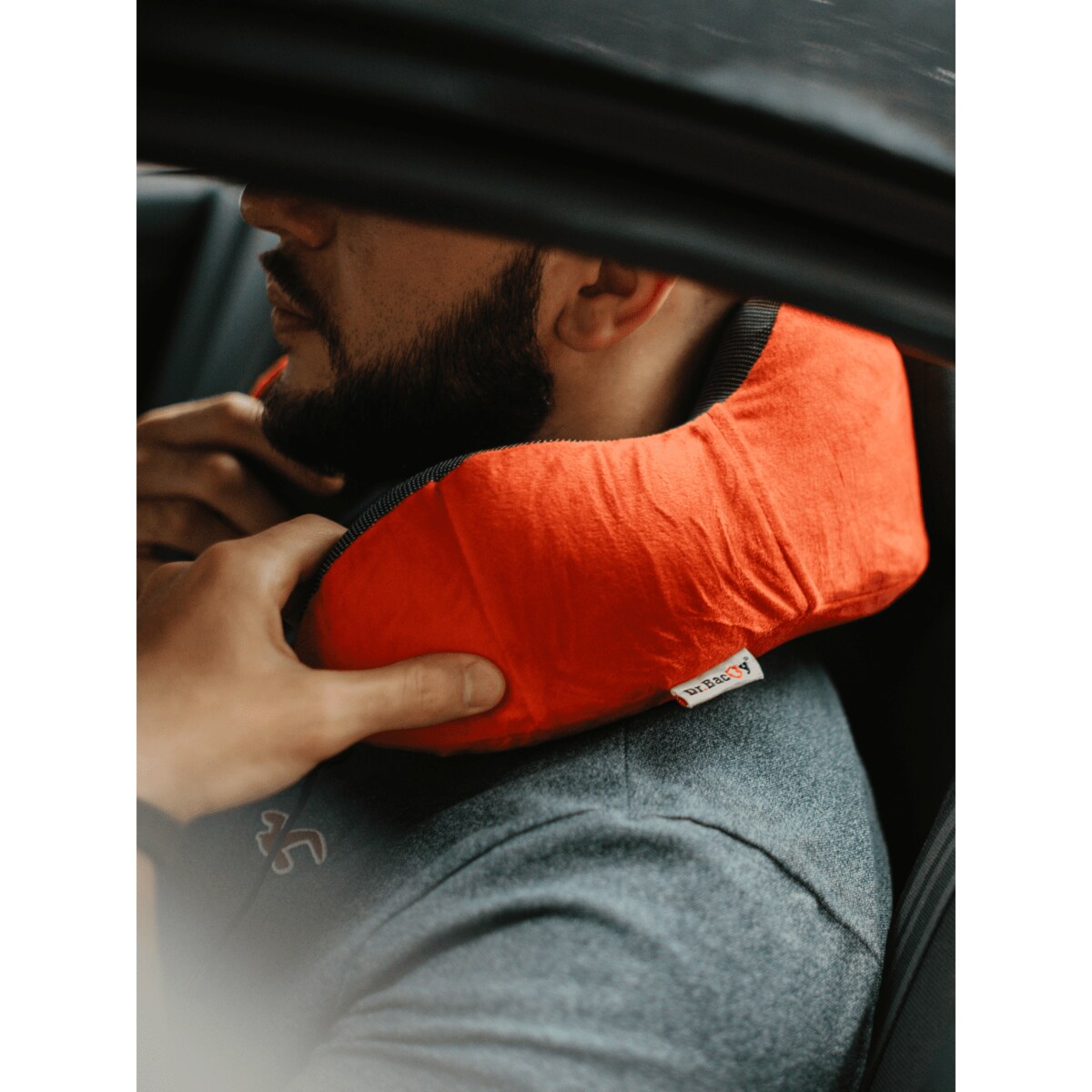 Poduszka podróżna na szyję Dr.Bacty - czerwona. Plus zatyczki do uszu i opaska na oczy