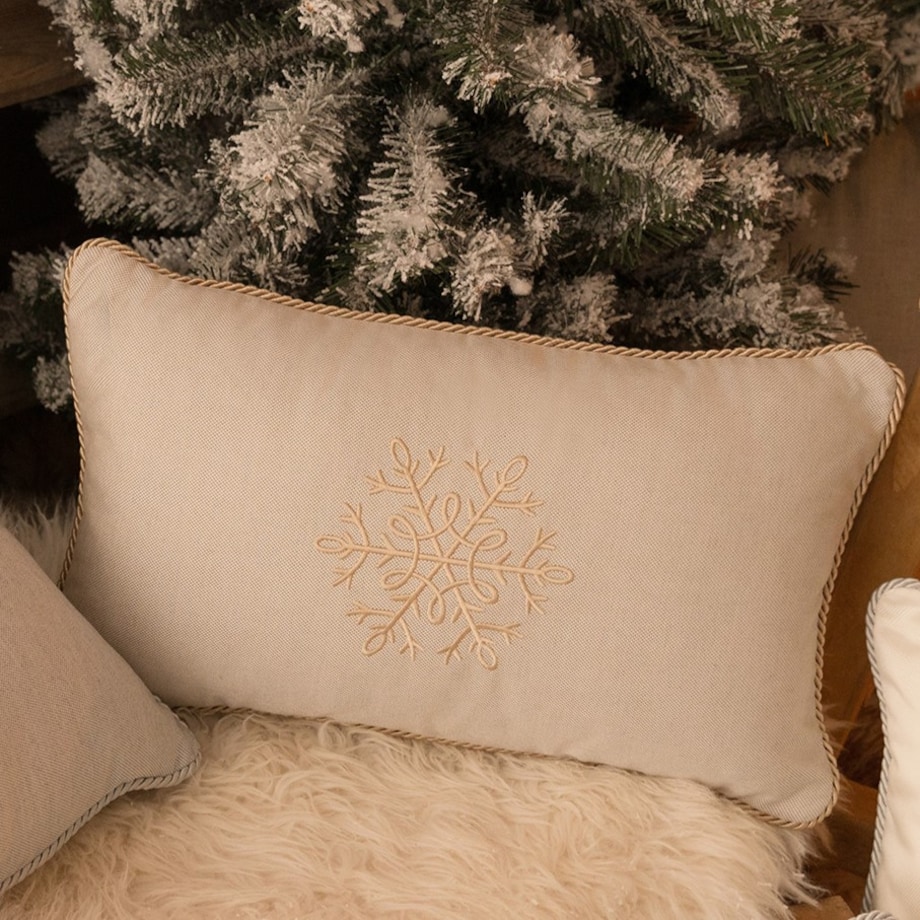 Beżowa poduszka zimowa Snowflake X