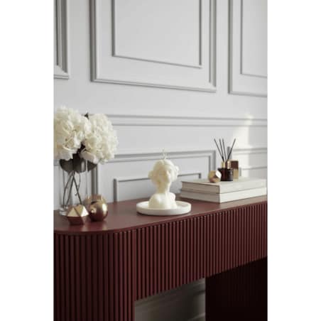 Świeca sojowa Clara – kobieca rzeźba z kwiatami z naturalnego, bezzapachowego wosku