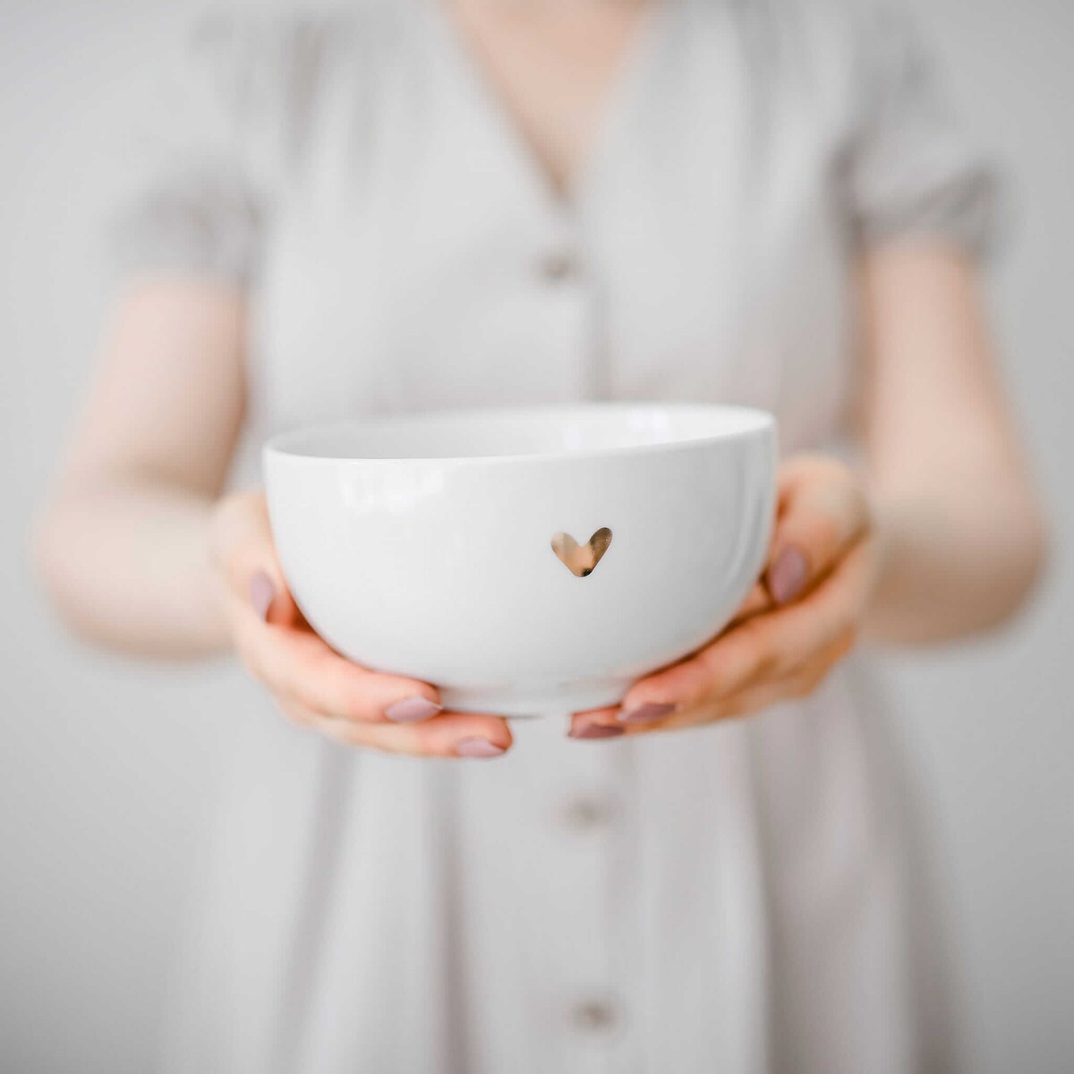 Biała miska porcelanowa 500 ml - motyw złotego serca dla bliskiej osoby na urodziny