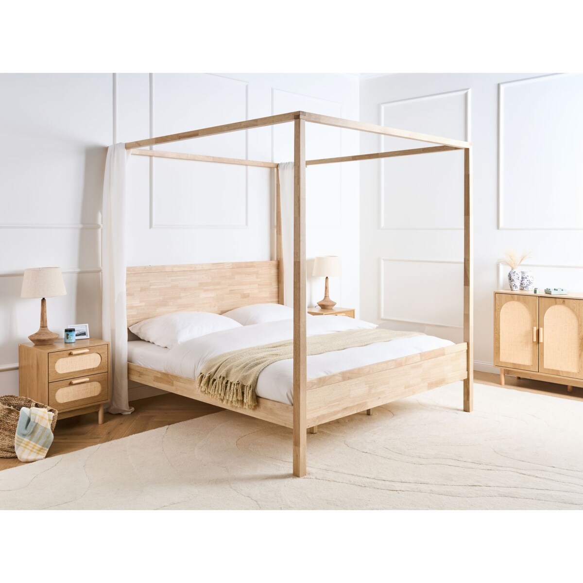 Łóżko z baldachimem Drewno HAUTERIVES 180 x 200 cm Jasnobrązowy