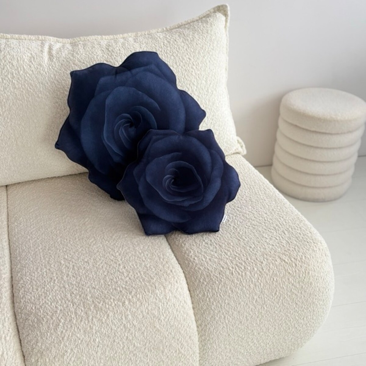 Poduszka kwiat czarna Róża mała