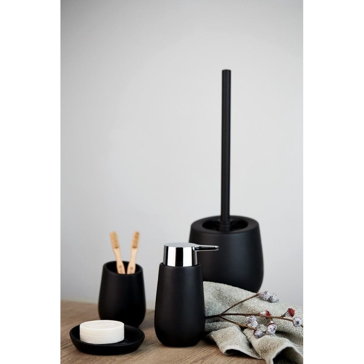 Kubek ceramiczny na szczoteczki BADI, WENKO, kolor czarny
