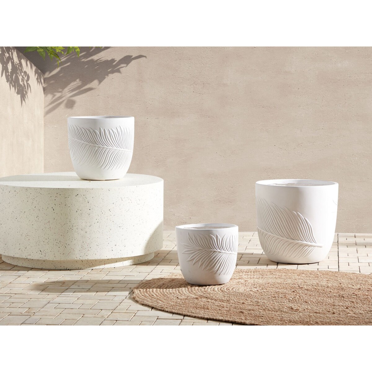 Doniczka okrągła 28 x 28 x 16 cm złamana biel FTERO