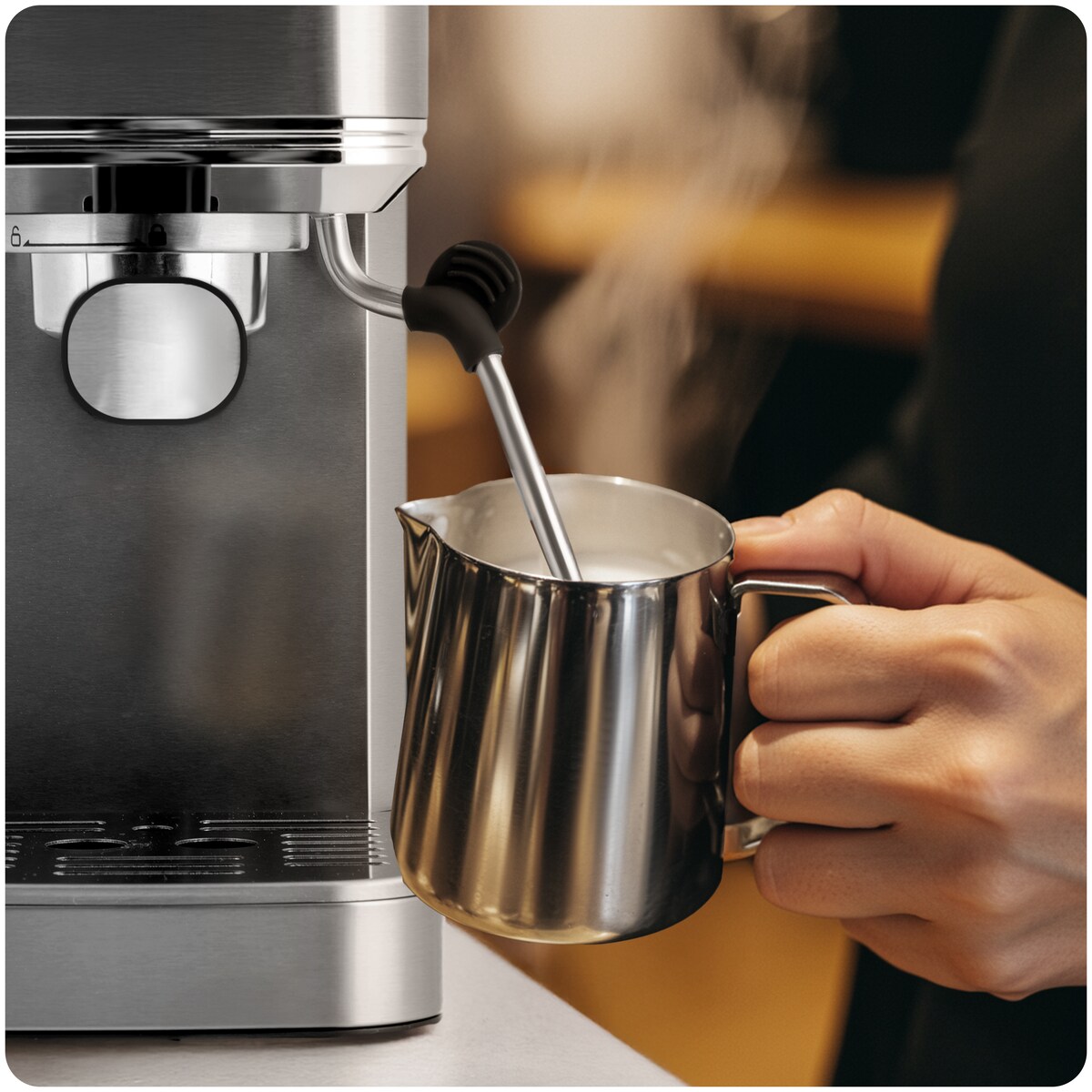 Ekspres do kawy ciśnieniowy kolbowy ze spieniaczem 377000 Berdsen