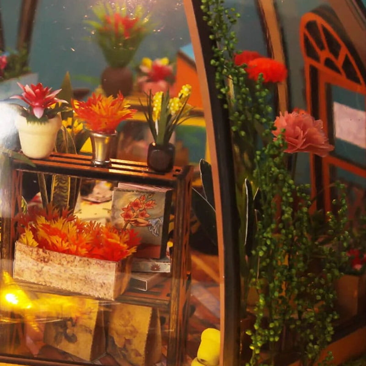 Miniaturowy domek - Słońce w kwiatach