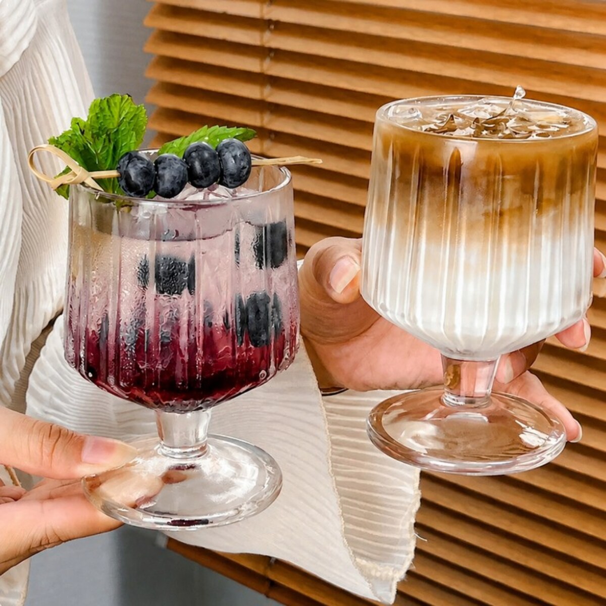 Zestaw 6 szt szklanek ryflowanych na nóżce do deserów, drinków 250ml SZK226ZESTAW6