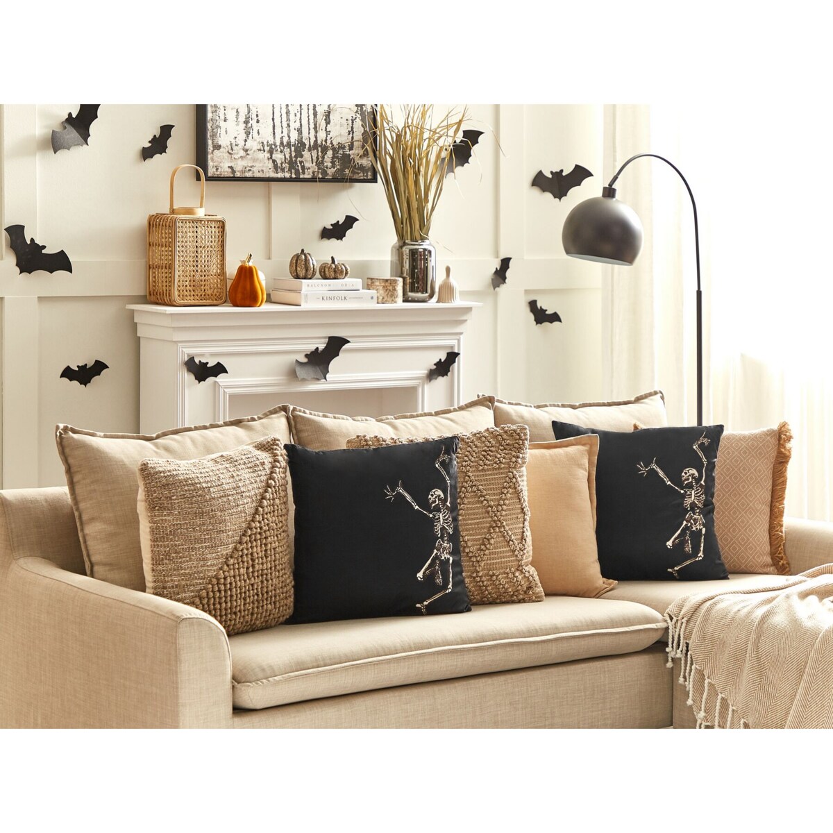 2 welurowe poduszki dekoracyjne z motywem w szkielety 45 x 45 cm czarne MEDVES