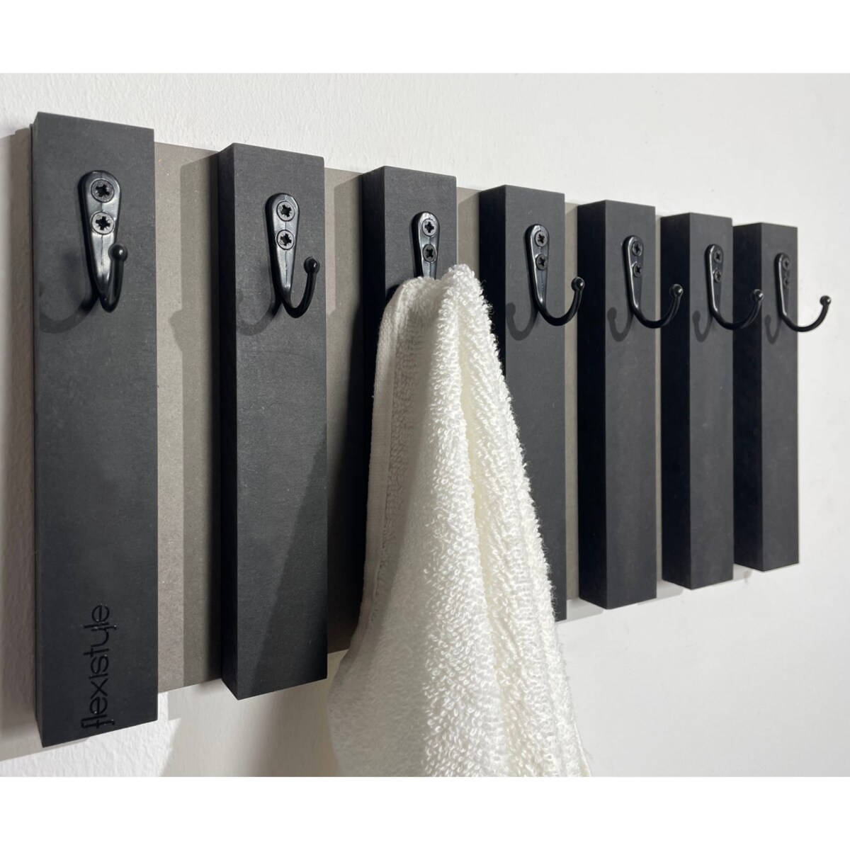 Drewniany wieszak na klucze Lamele 40cm czarny