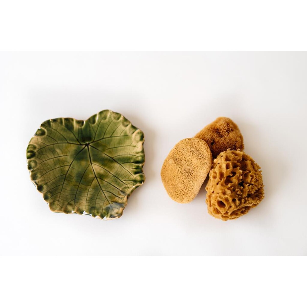 SET 3 gąbki do demakijażu twarzy UBO z talerzykiem