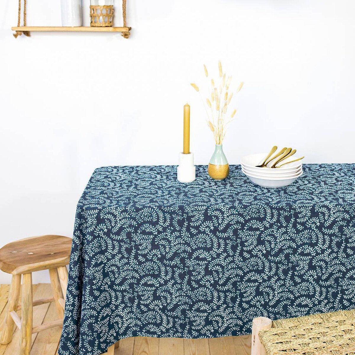Obrus na stół prostokątny, 240 x 140 cm, w roślinny wzór