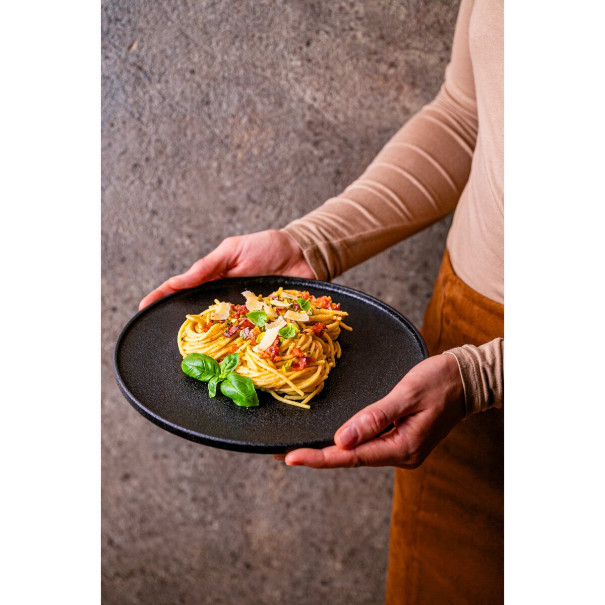 Serwis obiadowy Anun czarny na 6 osób 18 szt. Nowoczesny Do zmywarki Komplet talerzy