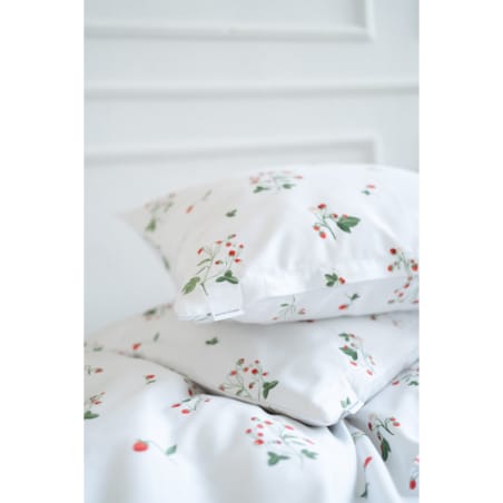 Pościel Poziomki 220 x 200 cm + 70 x 80 cm (2 szt)