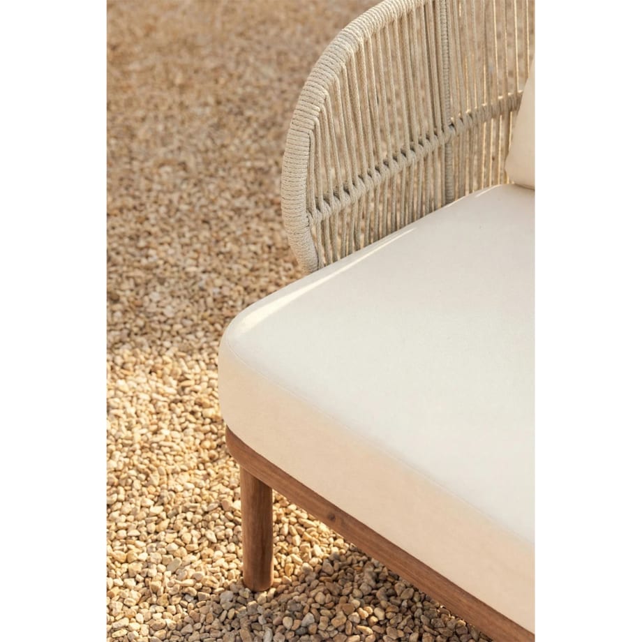 Fotel ogrodowy z drewna akacjowego i plecionego sznurka Capri