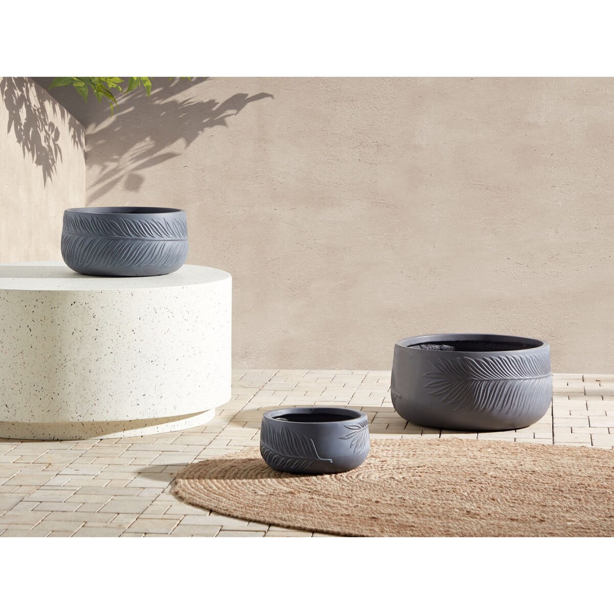 Doniczka okrągła 35 x 35 x 19 cm szara FTERO