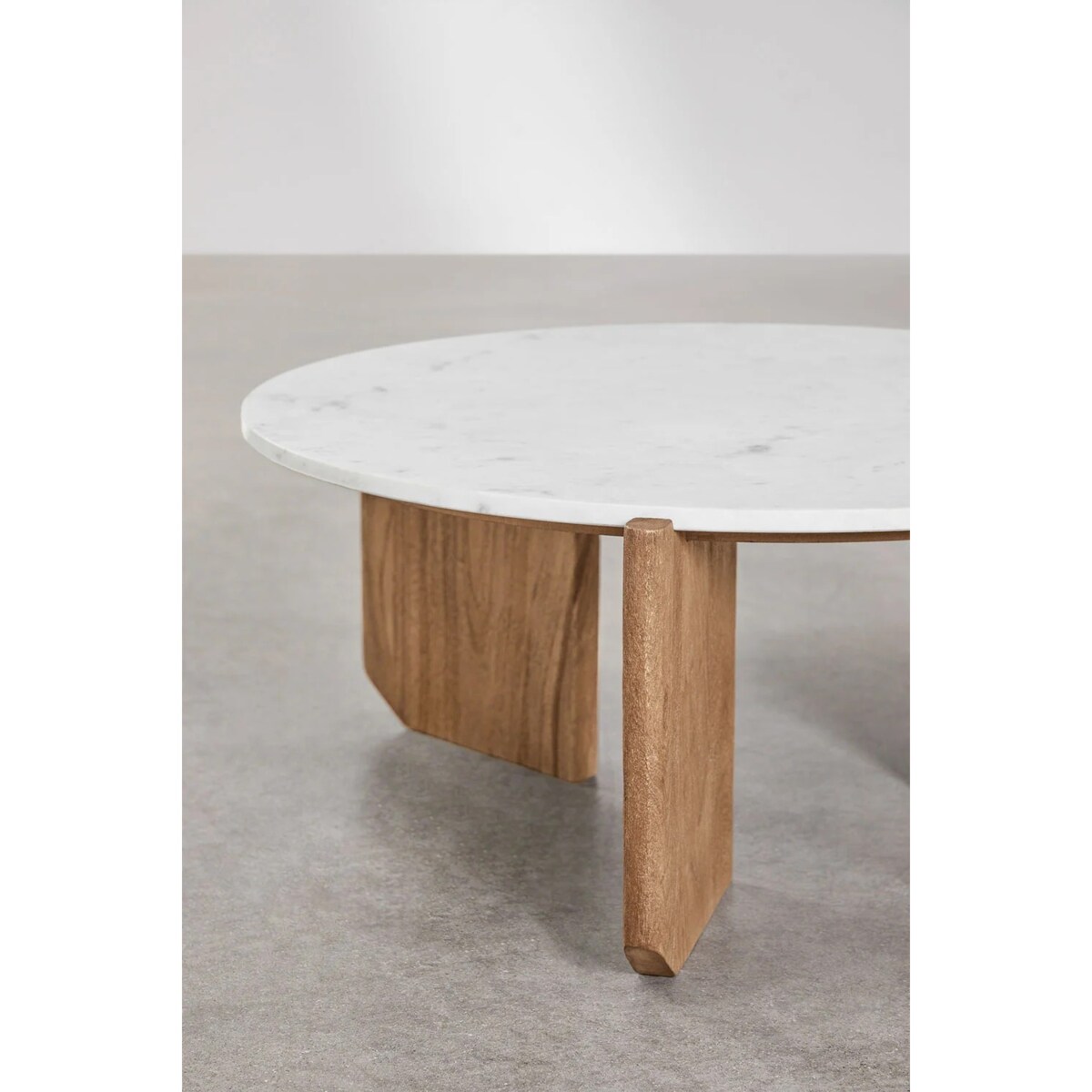 Komplet 2 stolików kawowych z białego marmuru i drewna mango Lavinia